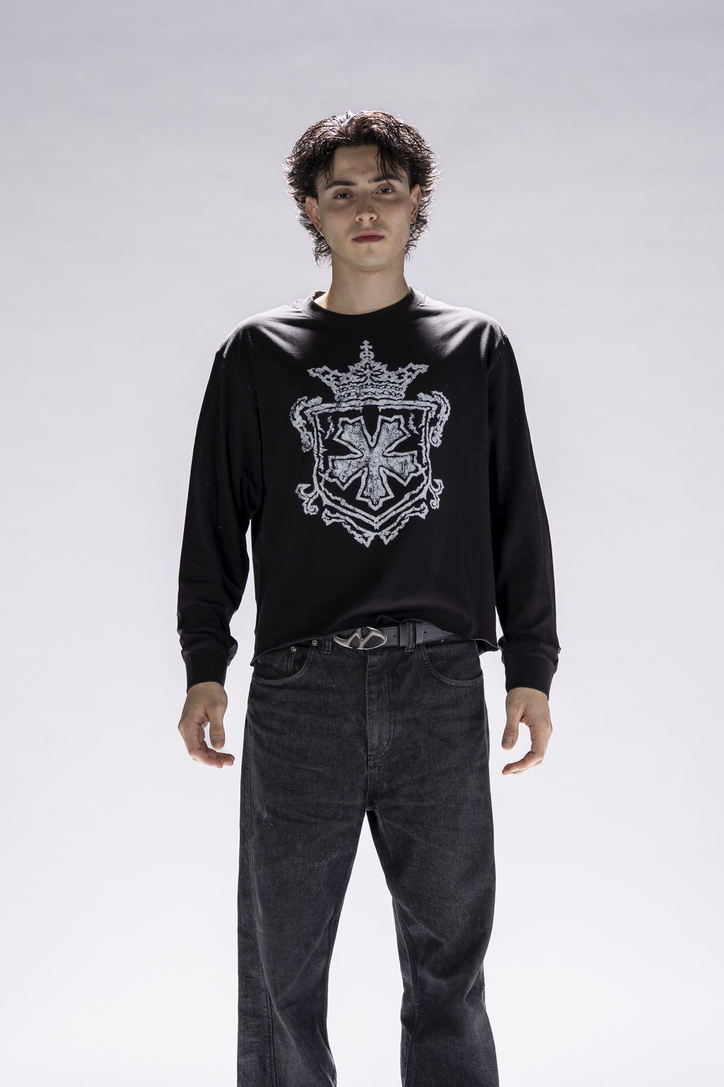 LVTK SHIELD LONGSLEEVE BLACK TEE
